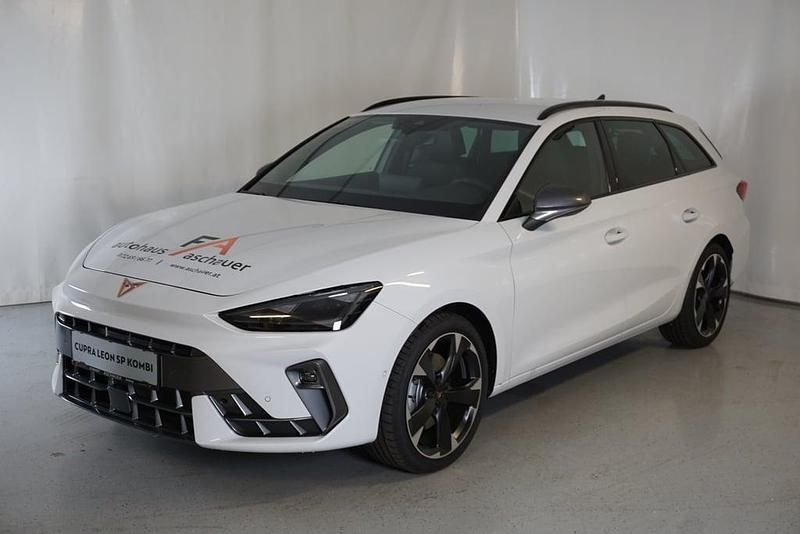 Weiss metallic Neu 2025 Cupra Leon Kombi | € 42.990 - Bild 1/4