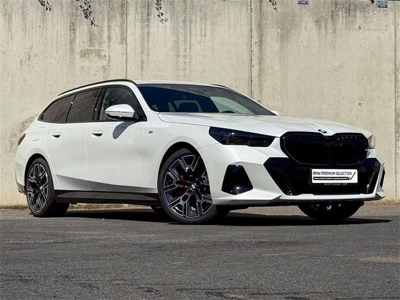 Gebraucht BMW 520 Shadowline 197 PS (144 kW) 2025 Mineralweiß Kombi