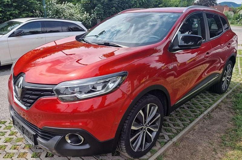 Rot Gebraucht 2015 Renault Kadjar Bose Edition SUV | € 9.900 (Fairer Preis) - Bild 1/4