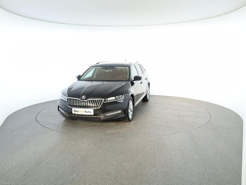 Schwarz metallicperleffektno Gebraucht 2020 Skoda Superb Style Kombi | € 21.950 (Fairer Preis) - Bild 1/4