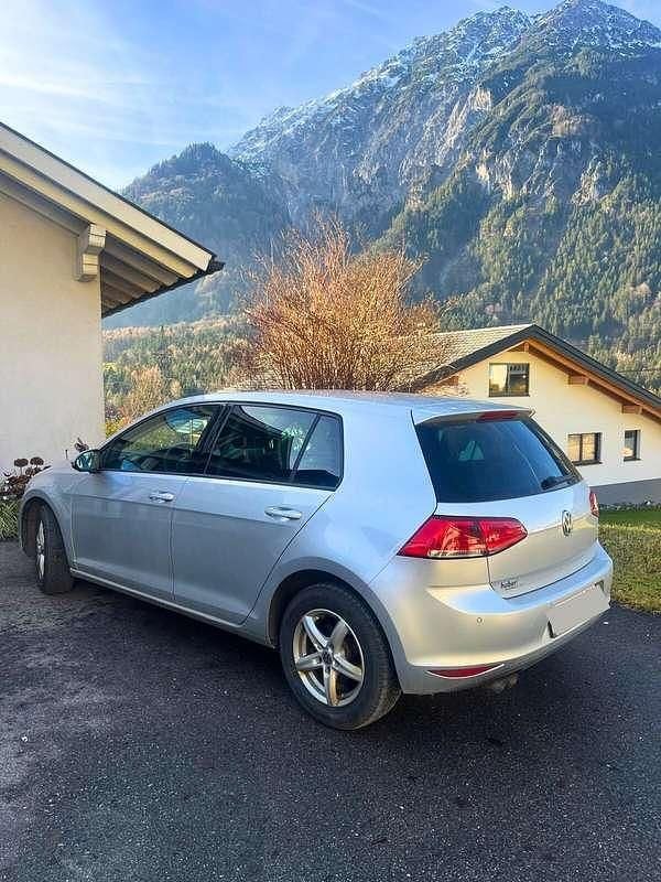 Silber Gebraucht 2014 VW Golf Trendline Limousine | € 9.800 (Guter Preis) - Bild 1/3