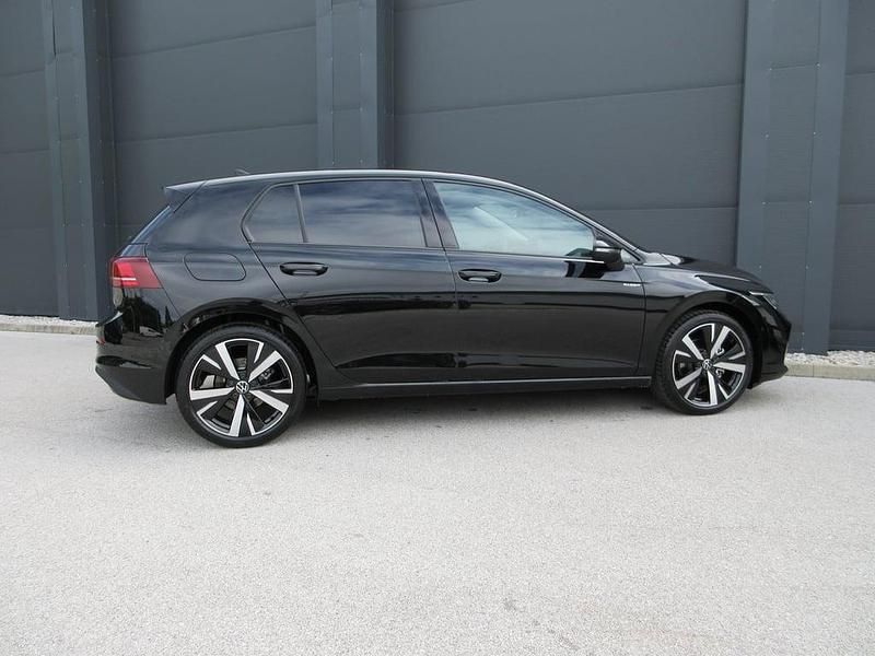 Neu VW Golf VIII 115 PS (84 kW) 2025 Schwarz  metallic Limousine