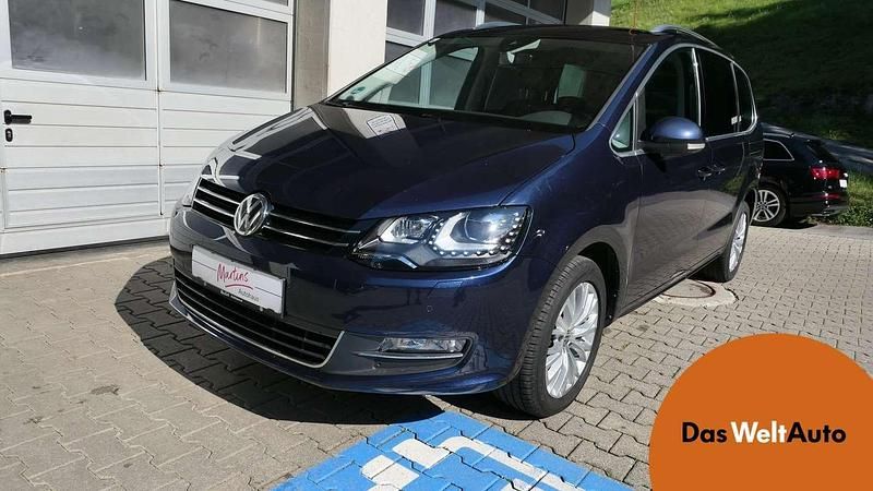 Dunkelblau metallic Gebraucht 2016 VW Sharan Highline Van / Kleinbus | € 29.900 (Teuer) - Bild 1/4