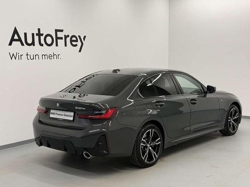 Gebraucht BMW 330e Shadowline 184 PS (135 kW) 2025 Grau Limousine