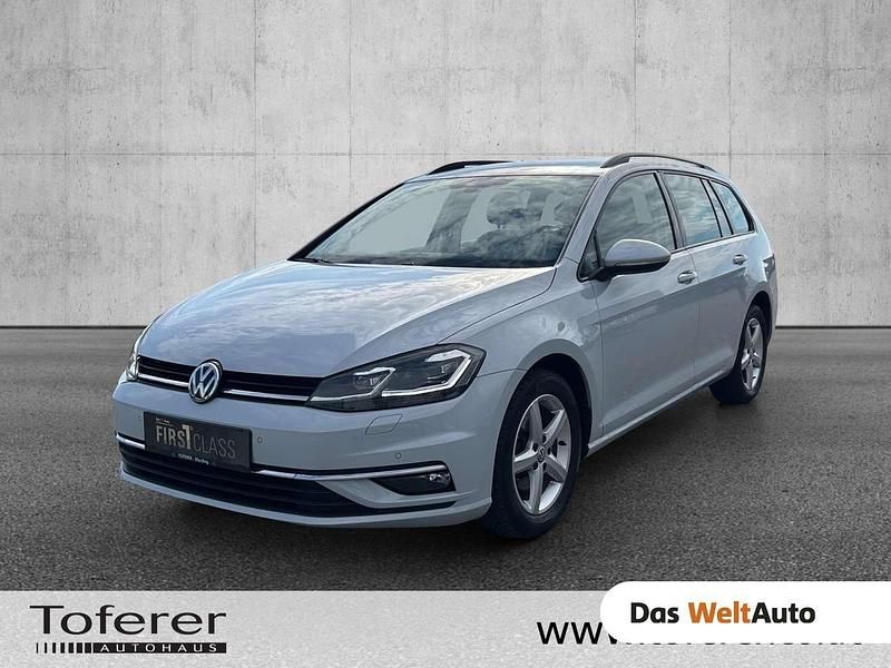 Weiss normal Gebraucht 2017 VW Golf VII Trendline Kombi | € 11.990 (Teuer) - Bild 1/4
