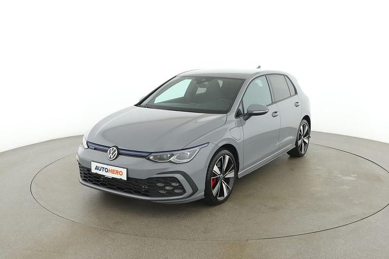 Grau Gebraucht 2020 VW Golf VIII GTE Limousine | € 24.790 (Fairer Preis) - Bild 1/3