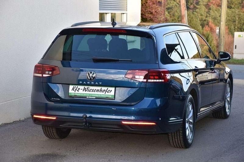 Gebraucht VW Passat Business 150 PS (110 kW) 2021 Blau Kombi
