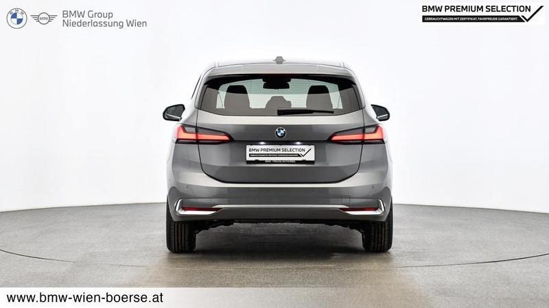 Gebraucht BMW 218 Efficient Dynamics 150 PS (110 kW) 2025 Grau Van / Kleinbus