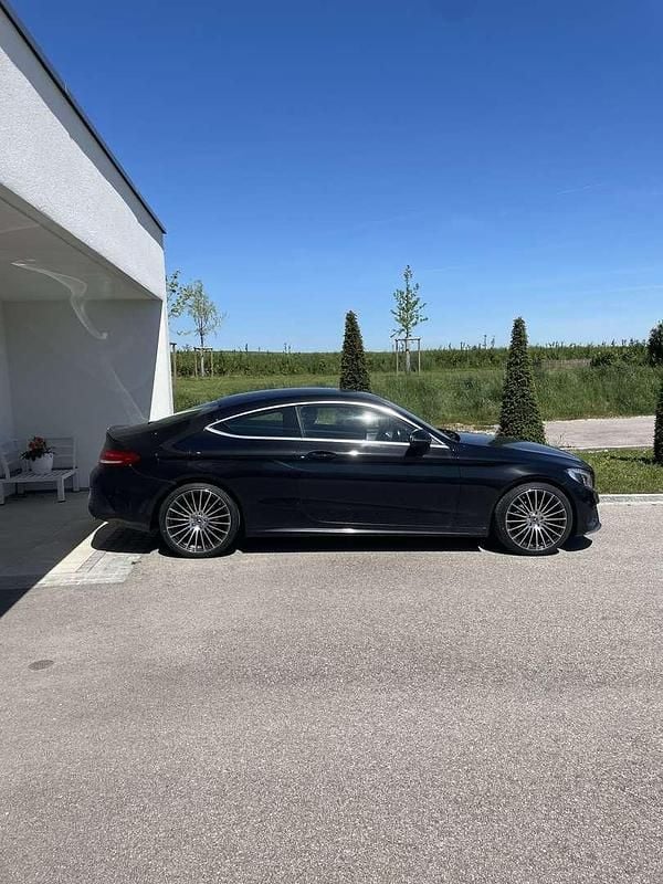 Gebraucht Mercedes C180 156 PS (114 kW) 2018 Schwarz Coupé