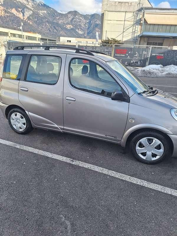 Gebraucht Toyota Yaris Sol 75 PS (55 kW) 2005 Silber Kombi