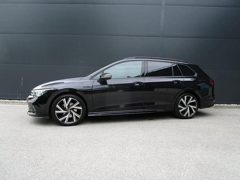 Gebraucht VW Golf VIII R-line 150 PS (110 kW) 2024 Schwarz  metallicperleffektno Kombi