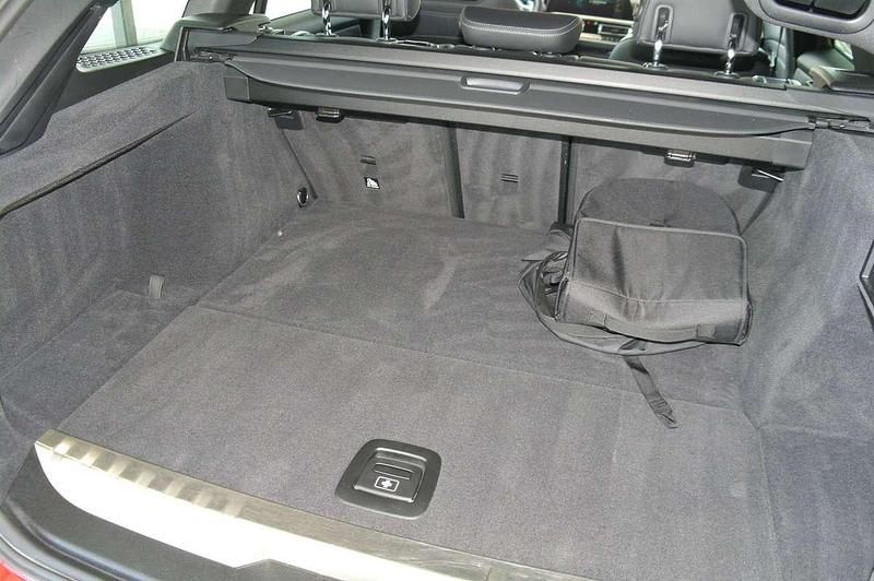 Gebraucht BMW 330e Efficient Dynamics 184 PS (135 kW) 2021 Rot Kombi