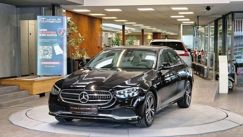 Gebraucht Mercedes E220 Advantage 194 PS (142 kW) 2020 Schwarz Limousine