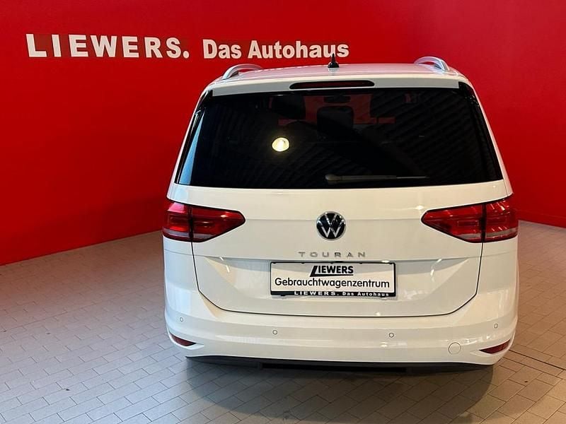 Gebraucht VW Touran Life 150 PS (110 kW) 2025 Weiss  normal Van / Kleinbus