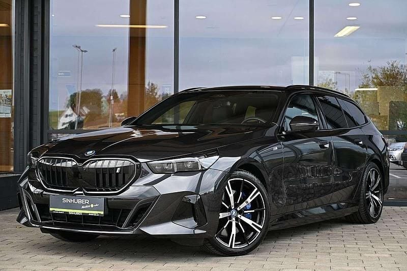 Grau Gebraucht 2024 BMW i5 M Sport Kombi | € 60.790 (Fairer Preis) - Bild 1/4
