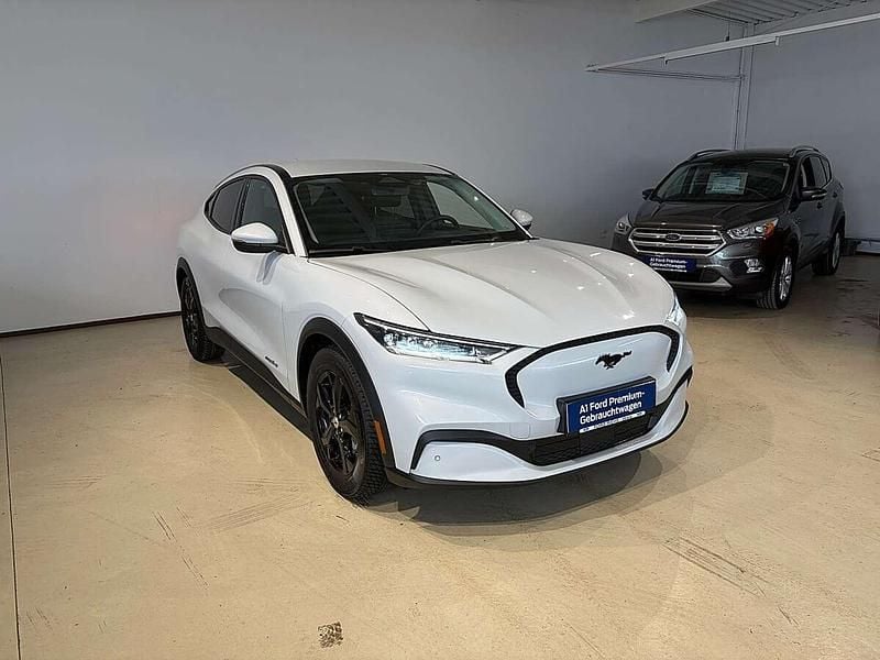Weiß Gebraucht 2022 Ford Mustang Mach-E Standard Range SUV | € 26.900 (Superpreis) - Bild 1/4