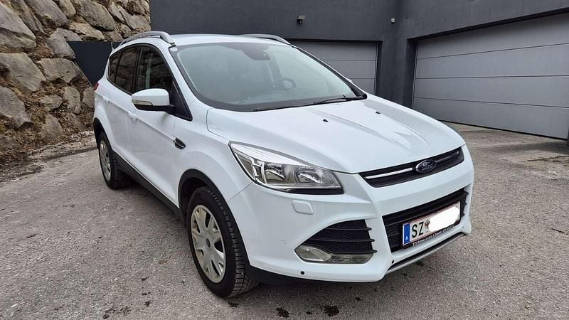Gebraucht Ford Kuga Trend 120 PS (88 kW) 2016 Weiß SUV