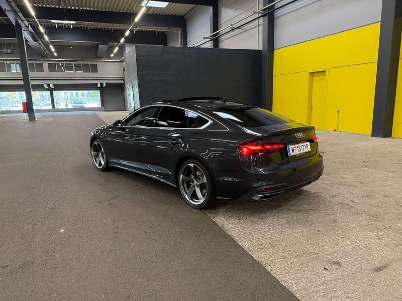 Grau Gebraucht 2020 Audi A5 Sportback Advanced Kleinwagen | € 31.500 (Fairer Preis) - Bild 1/4