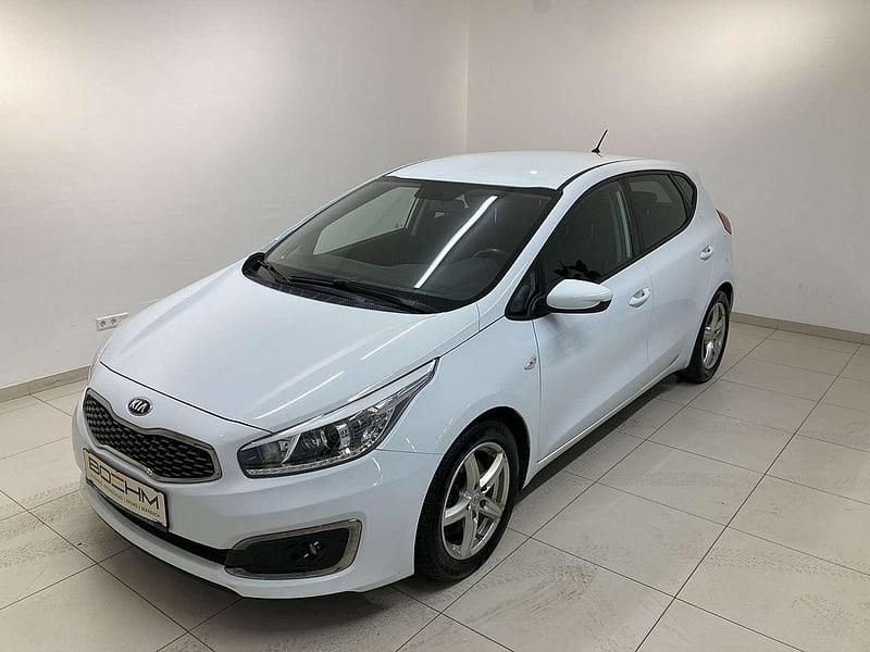 Weiß Gebraucht 2018 Kia Ceed Plus Kleinwagen | € 9.900 (Teuer) - Bild 1/4