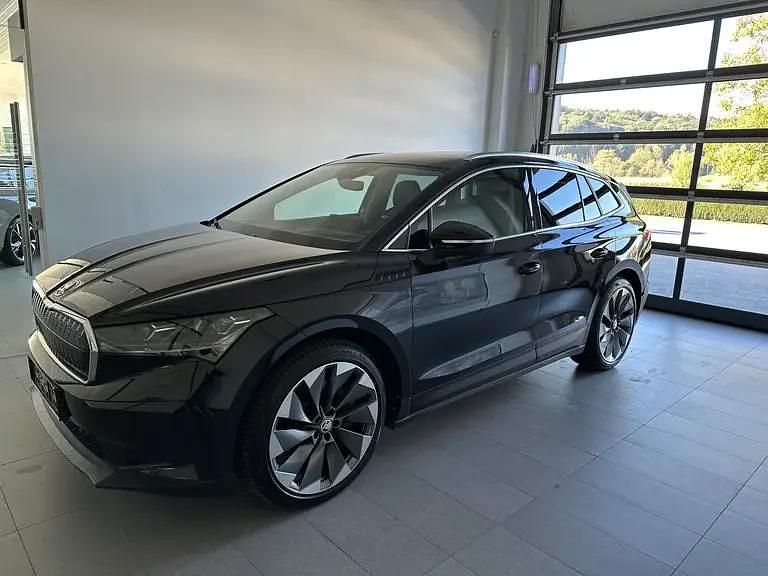 Schwarz metallicperleffektno Gebraucht 2021 Skoda Enyaq iV SUV | € 28.900 (Guter Preis) - Bild 1/4