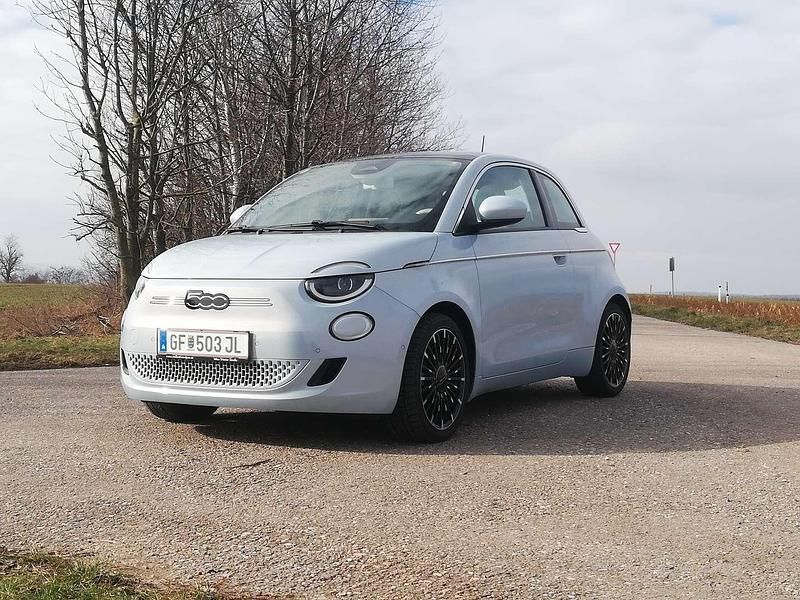 Blau Gebraucht 2023 Fiat 500e Kleinwagen | € 20.000 (Fairer Preis) - Bild 1/1
