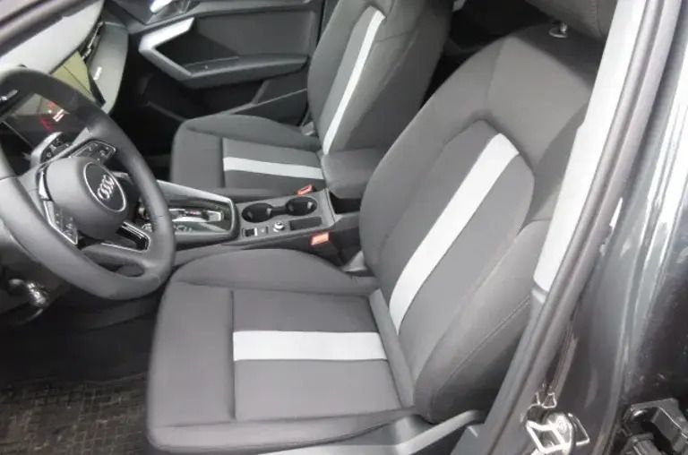 Gebraucht Audi A3 Ambiente 150 PS (110 kW) 2024 Hellgrau  metallic Limousine