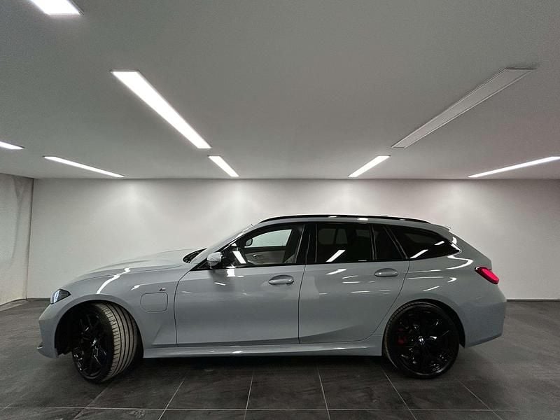 Gebraucht BMW 330e M Sport 292 PS (214 kW) 2025 Grau Kombi