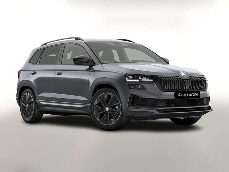 Grau Neu 2025 Skoda Karoq SportLine SUV | € 39.763 (Fairer Preis) - Bild 1/4