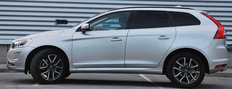 Gebraucht Volvo XC60 220 PS (161 kW) 2017 Silber SUV