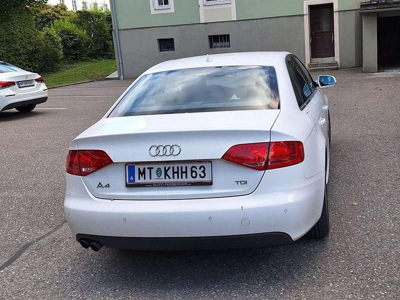 Gebraucht Audi A4 136 PS (100 kW) 2010 Weiß Limousine
