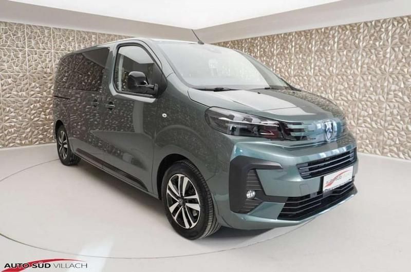Neu Peugeot Traveller Premium 177 PS (130 kW) 2025 Grün Van / Kleinbus