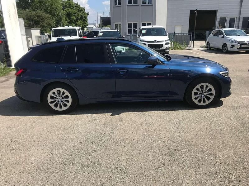 Gebraucht BMW 318 136 PS (100 kW) 2021 Blau Kombi