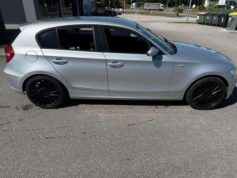 Silber Gebraucht 2007 BMW 118 Kleinwagen | € 5.000 (Guter Preis) - Bild 1/4