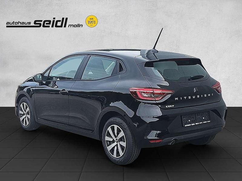 Neu Mitsubishi Colt Invite 91 PS (66 kW) 2025 Schwarz Limousine