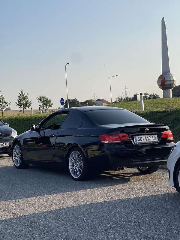 Gebraucht BMW 320 177 PS (130 kW) 2009 Schwarz Coupé