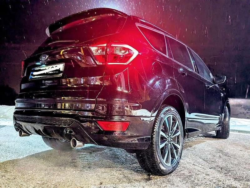 Gebraucht Ford Kuga ST-Line 231 PS (169 kW) 2019 Schwarz SUV