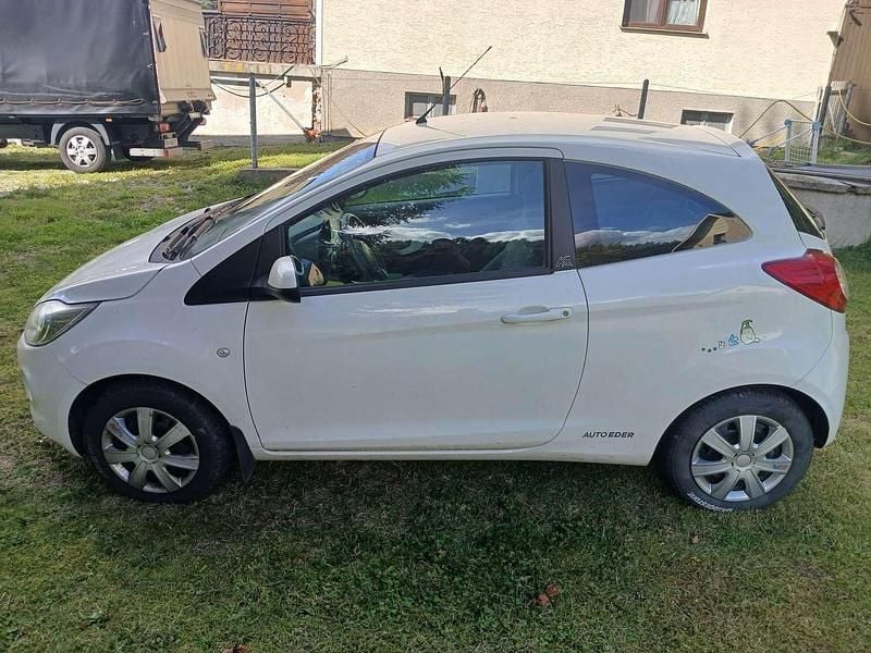 Gebraucht Ford Ka Trend 69 PS (50 kW) 2013 Weiß Kleinwagen
