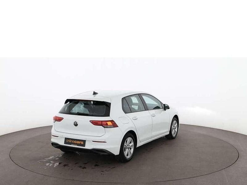 Gebraucht VW Golf VIII Life 150 PS (110 kW) 2022 Weiß Limousine