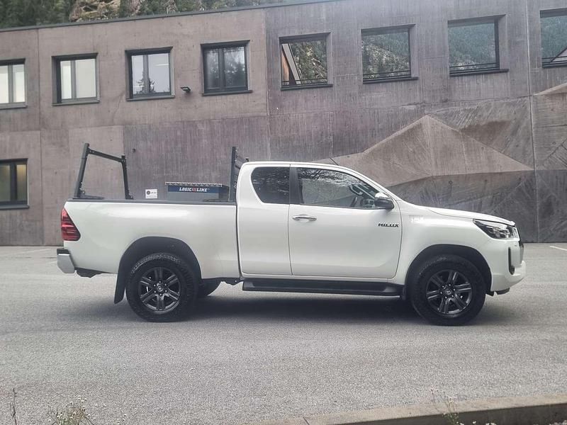 Gebraucht Toyota HiLux Active 150 PS (110 kW) 2021 Weiß Abholung