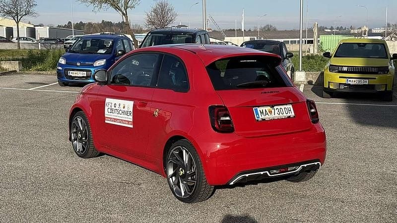 Neu Abarth 500e Turismo 114 kW (155 PS) 2025 Rot Kleinwagen