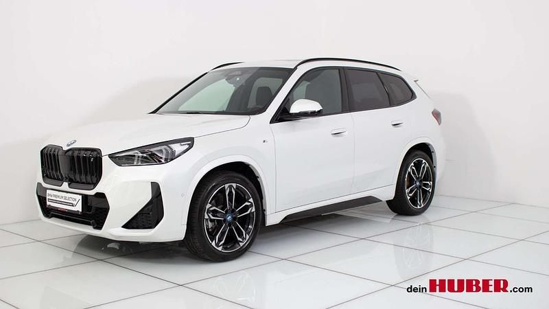 Weiß Gebraucht 2023 BMW iX1 Luxury Line SUV | € 47.990 (Etwas zu teuer) - Bild 1/4