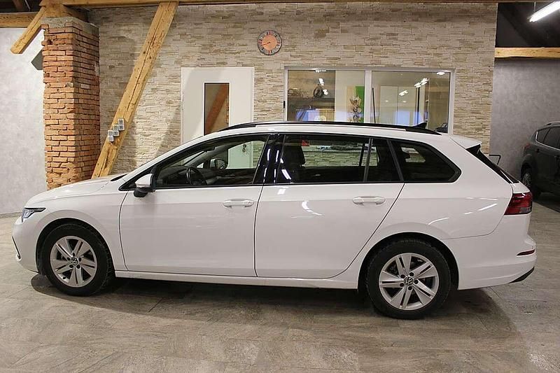 Gebraucht VW Golf VIII Life 110 PS (80 kW) 2022 Weiß Kombi