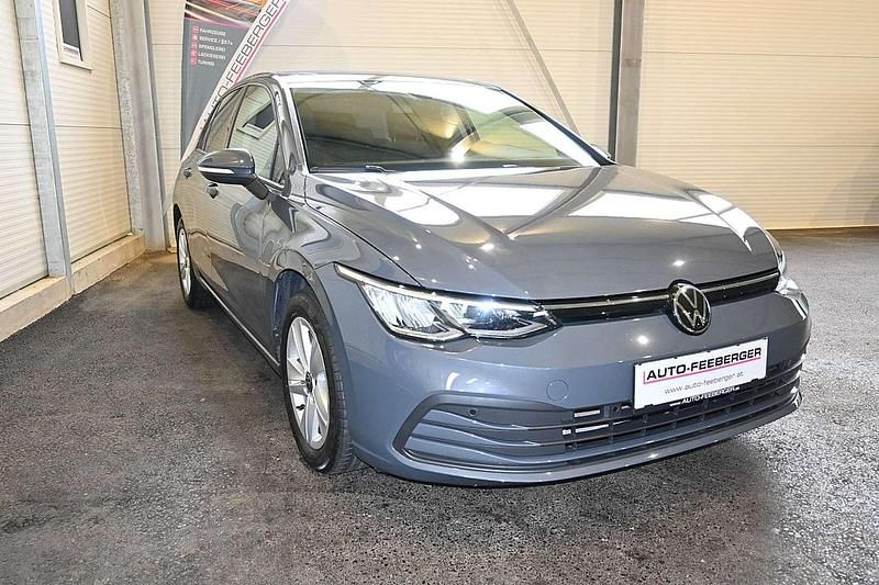 Gebraucht VW Golf VIII Life 110 PS (80 kW) 2024 Grau Limousine