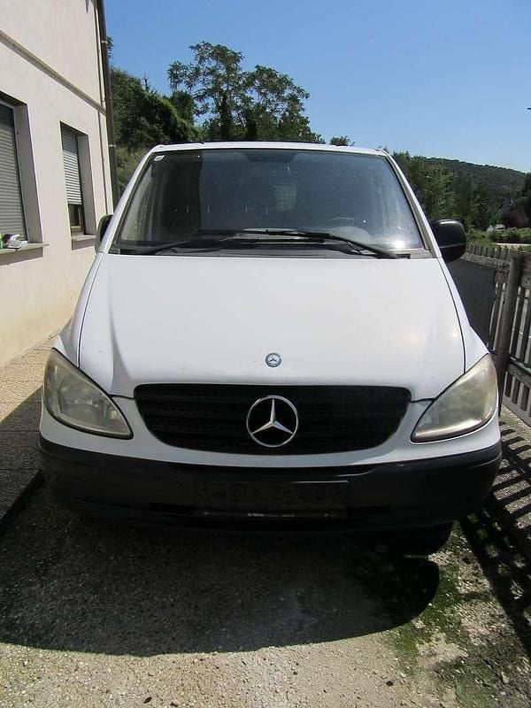 Weiß Gebraucht 2006 Mercedes Vito Van / Kleinbus | € 6.500 (Fairer Preis) - Bild 1/4