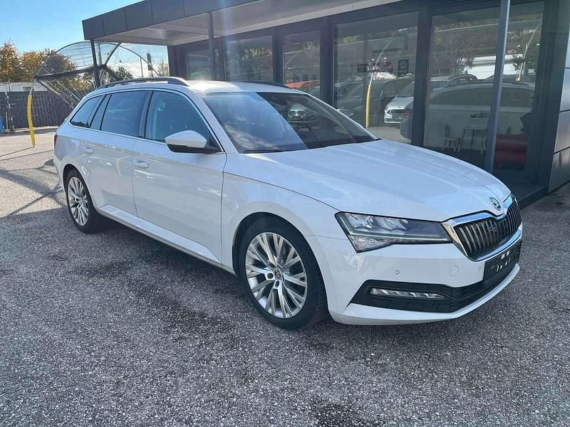 Weiß Gebraucht 2022 Skoda Superb Kombi | € 18.790 (Guter Preis) - Bild 1/4