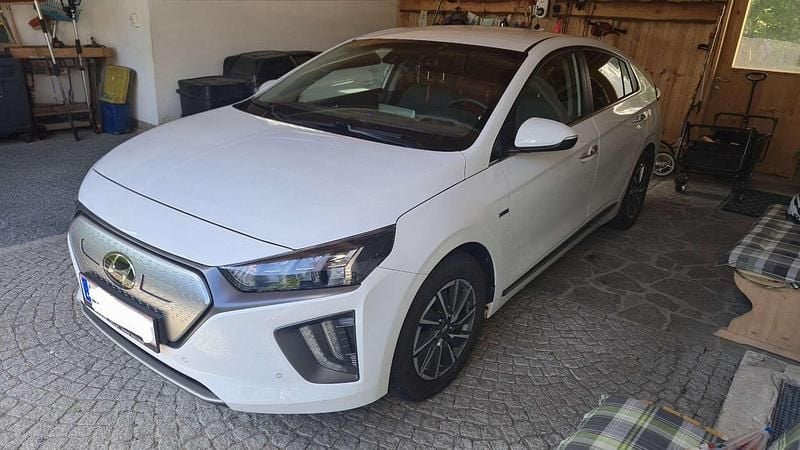 Weiß Gebraucht 2021 Hyundai Ioniq Kleinwagen | € 24.990 - Bild 1/4