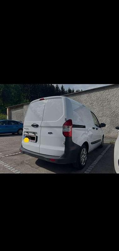 Gebraucht Ford Tourneo Trend 101 PS (74 kW) 2022 Weiß Van