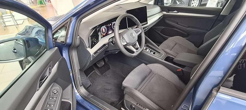 Gebraucht VW Golf VIII Life 116 PS (85 kW) 2024 Blau Kombi
