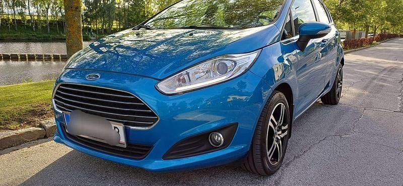 Gebraucht Ford Fiesta Titanium 75 PS (55 kW) 2012 Blau Kleinwagen
