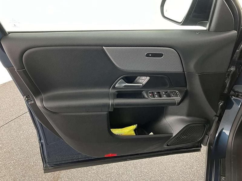 Gebraucht Mercedes GLB200 150 PS (110 kW) 2021 Dunkelblau  metallic SUV